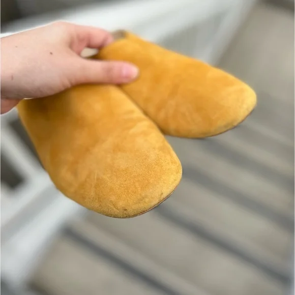 Everlane Mustard Yellow Suede Block Heel Mules - Picture 10 of 11